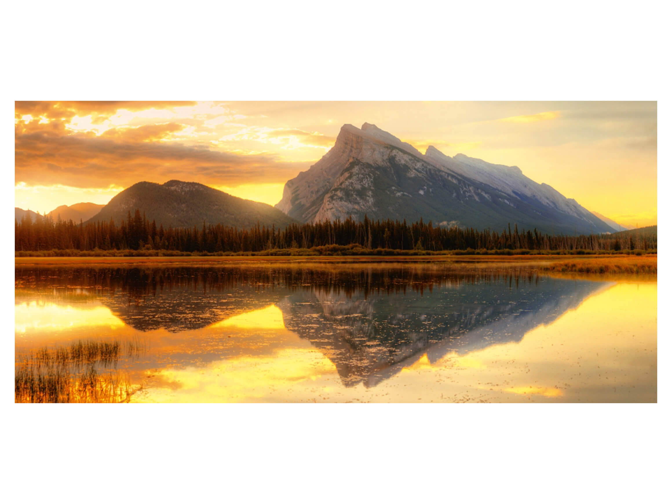 Digitaldruck auf Acrylglas Wunderschöner Seeblick mit Bergen image LAND / Grösse: 140 x 66 cm