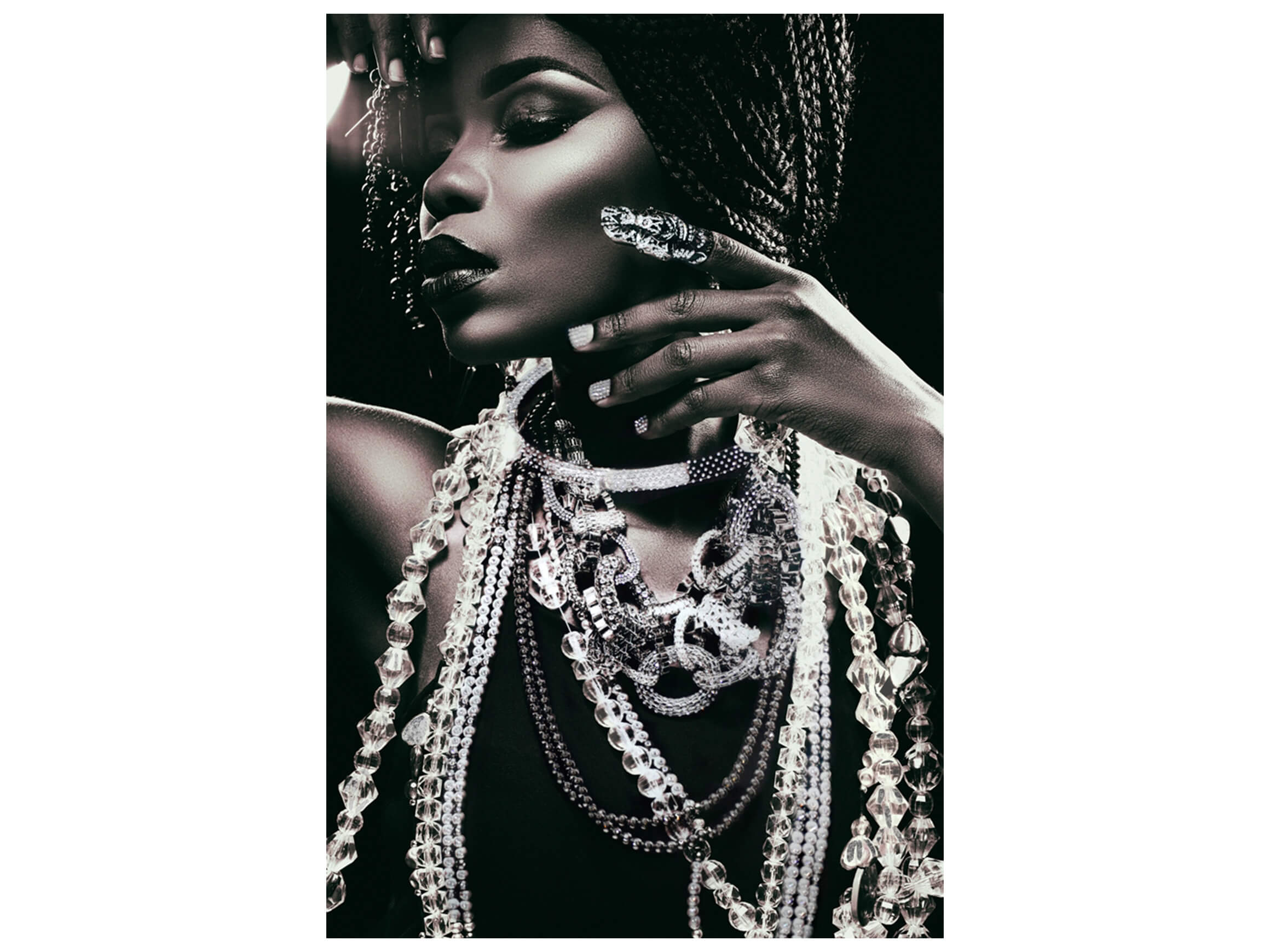 Digitaldruck auf Glas Schönheit mit Kettenschmuck image LAND