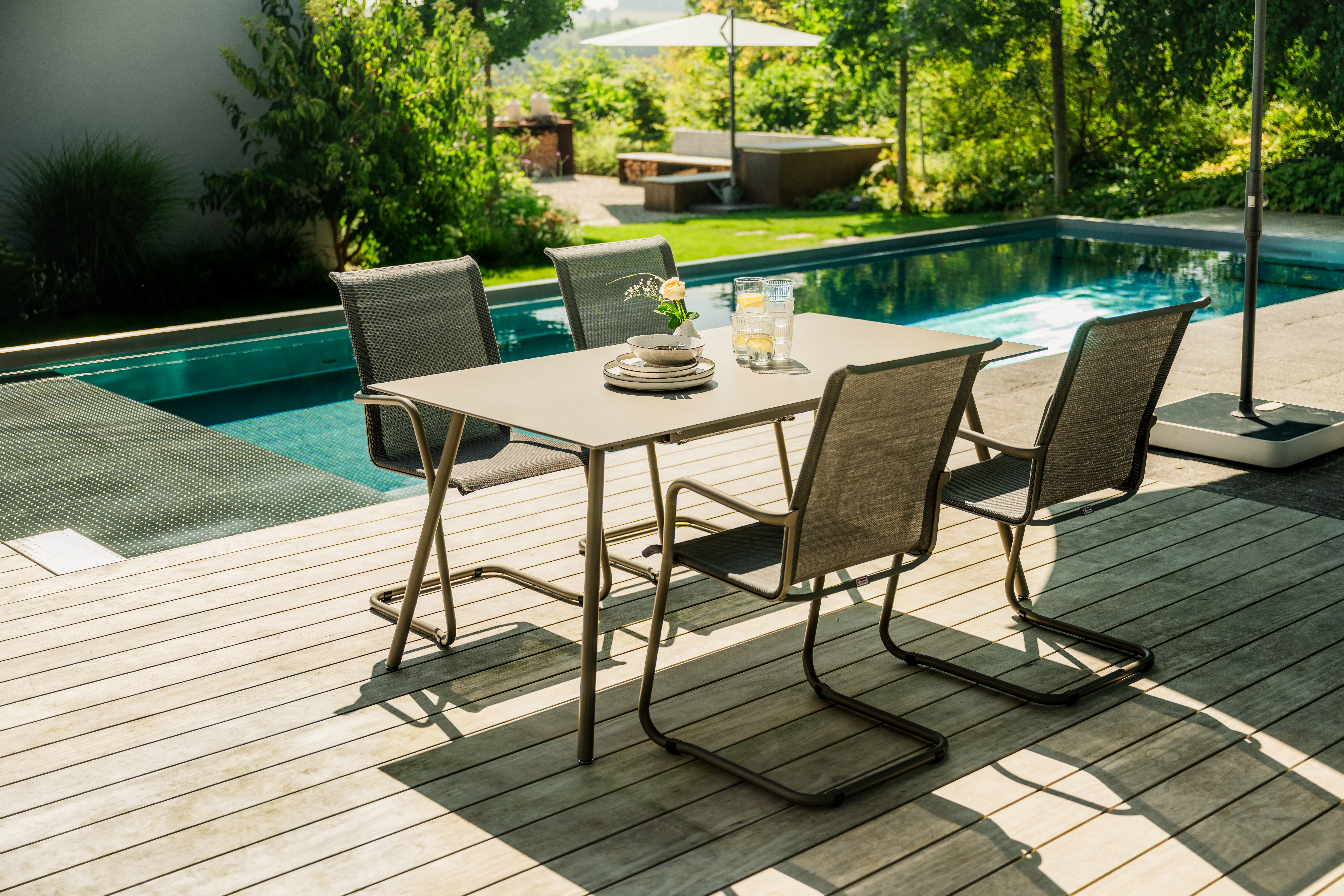 Glasfaser-Tisch Locarno Edge von Schaffner / Farbe: Terracotta / Grösse: 160 x 90 cm