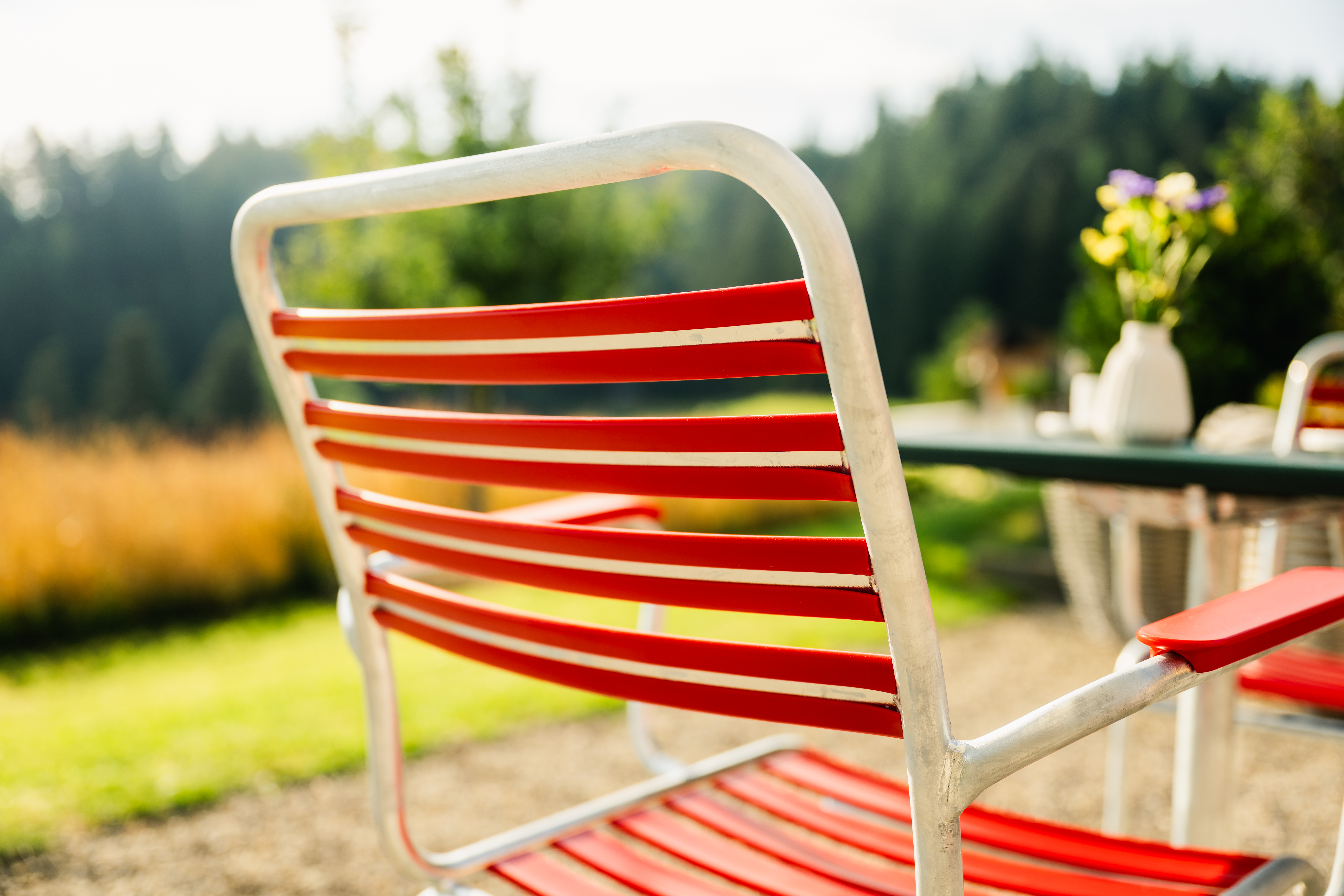 Rigi hot-dip galvanised deck chair without armrests from Schaffner / Colour: red / Size: 60 x 61 cm