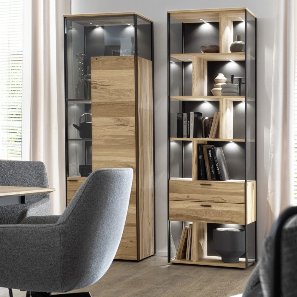 Vitrine links Andra Venjakob