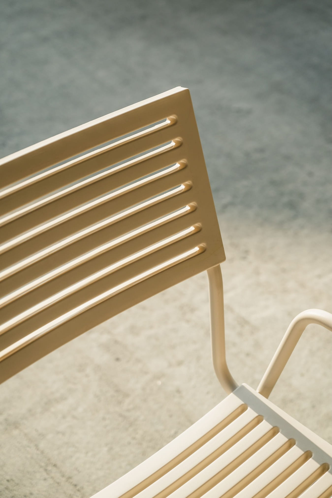Gartenstuhl Lamello von Schaffner / Farbe: Pastellsand / Grösse: 56 x 59 cm