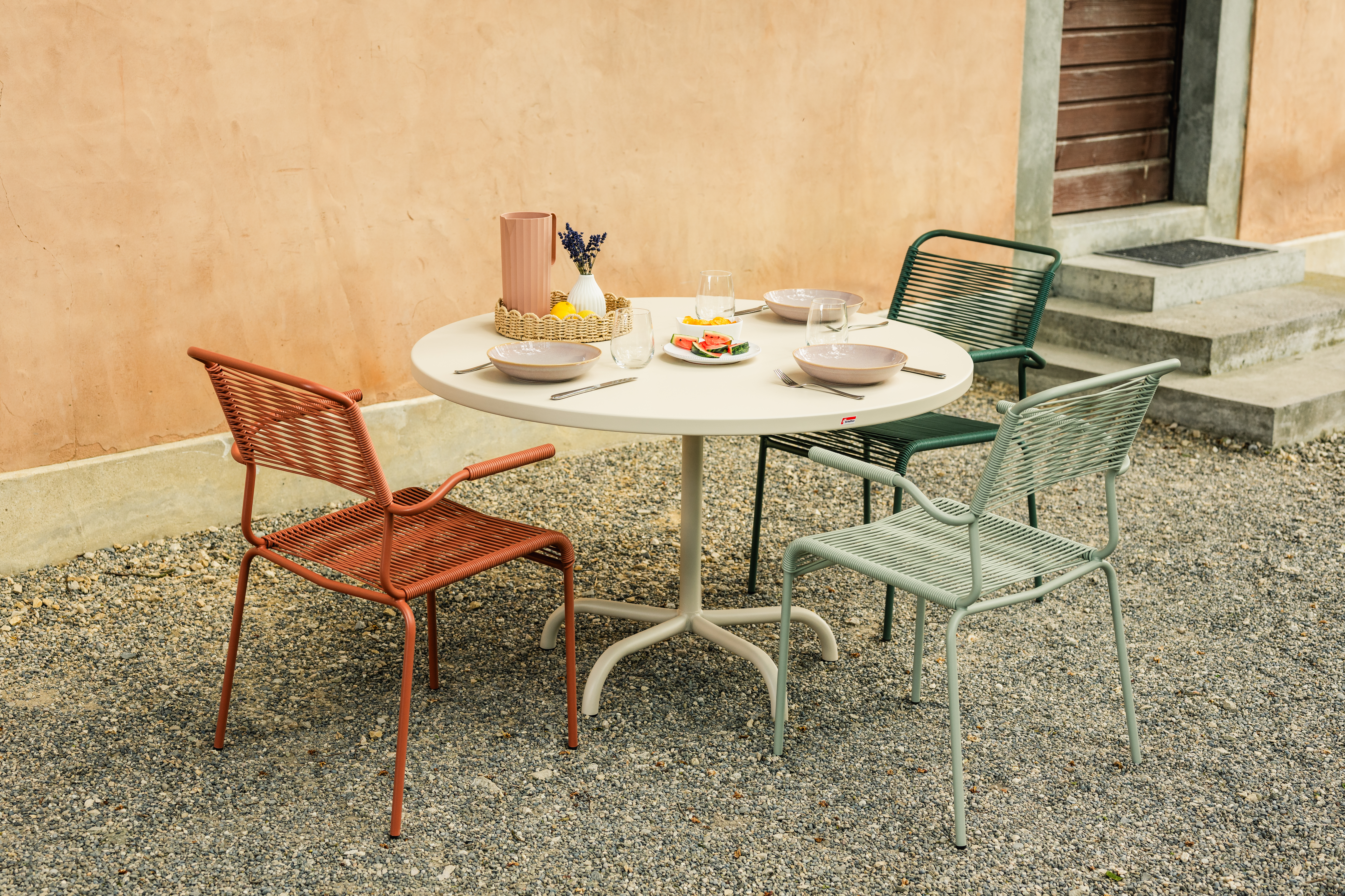 Metalltisch Säntis von Schaffner / Farbe: Orange / Grösse: 140 x 80 cm