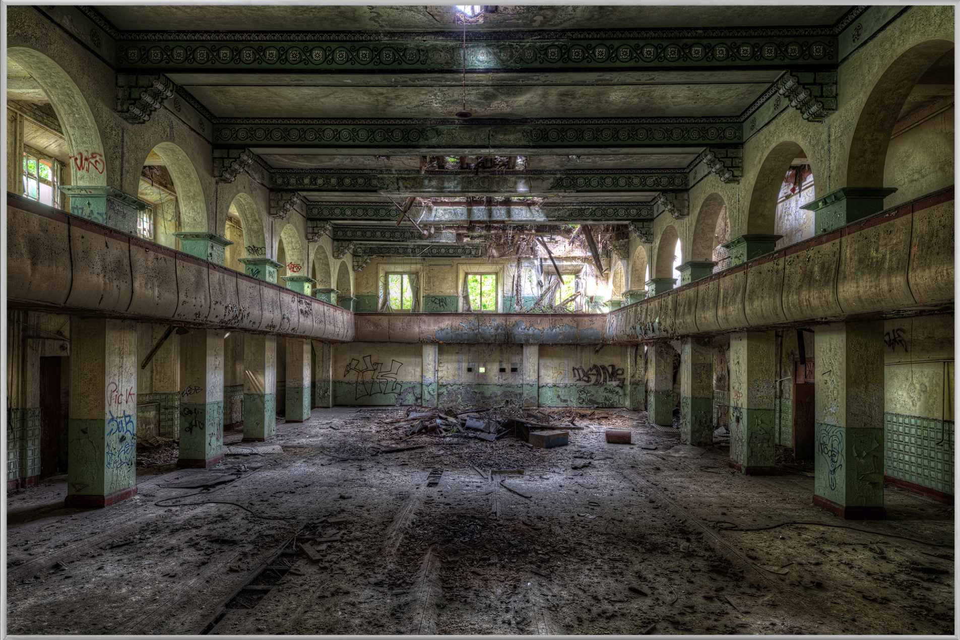 Bild mit Rahmen-Lost Place Halle 2-image LAND