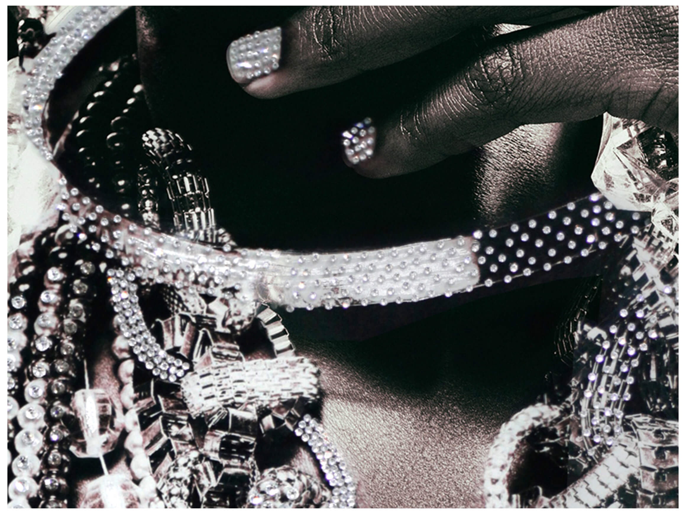 Digitaldruck auf Glas Schönheit mit Kettenschmuck image LAND