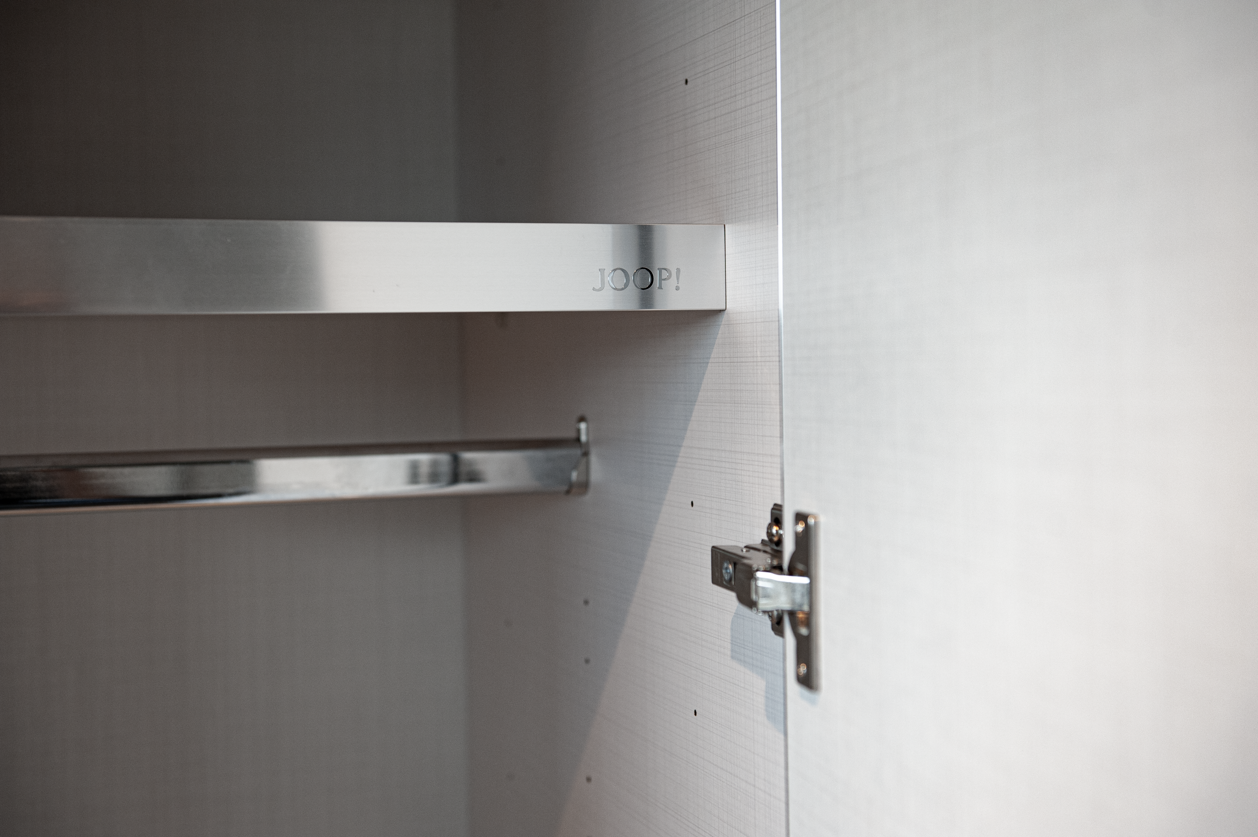 Drehtürenschrank-Gloss-Staud