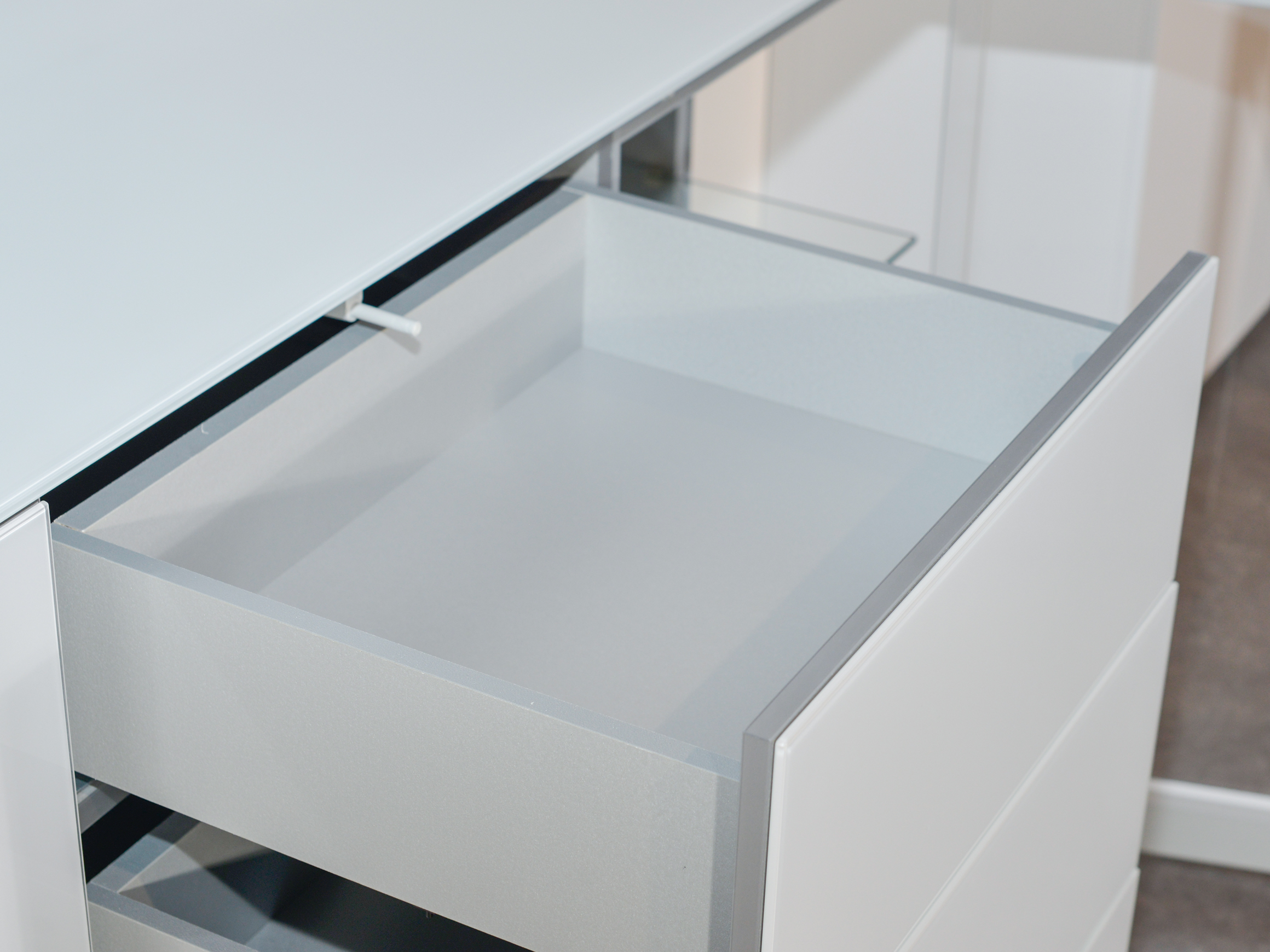 Sideboard Sonorous Elements Novis / Farbe: Hellgrau