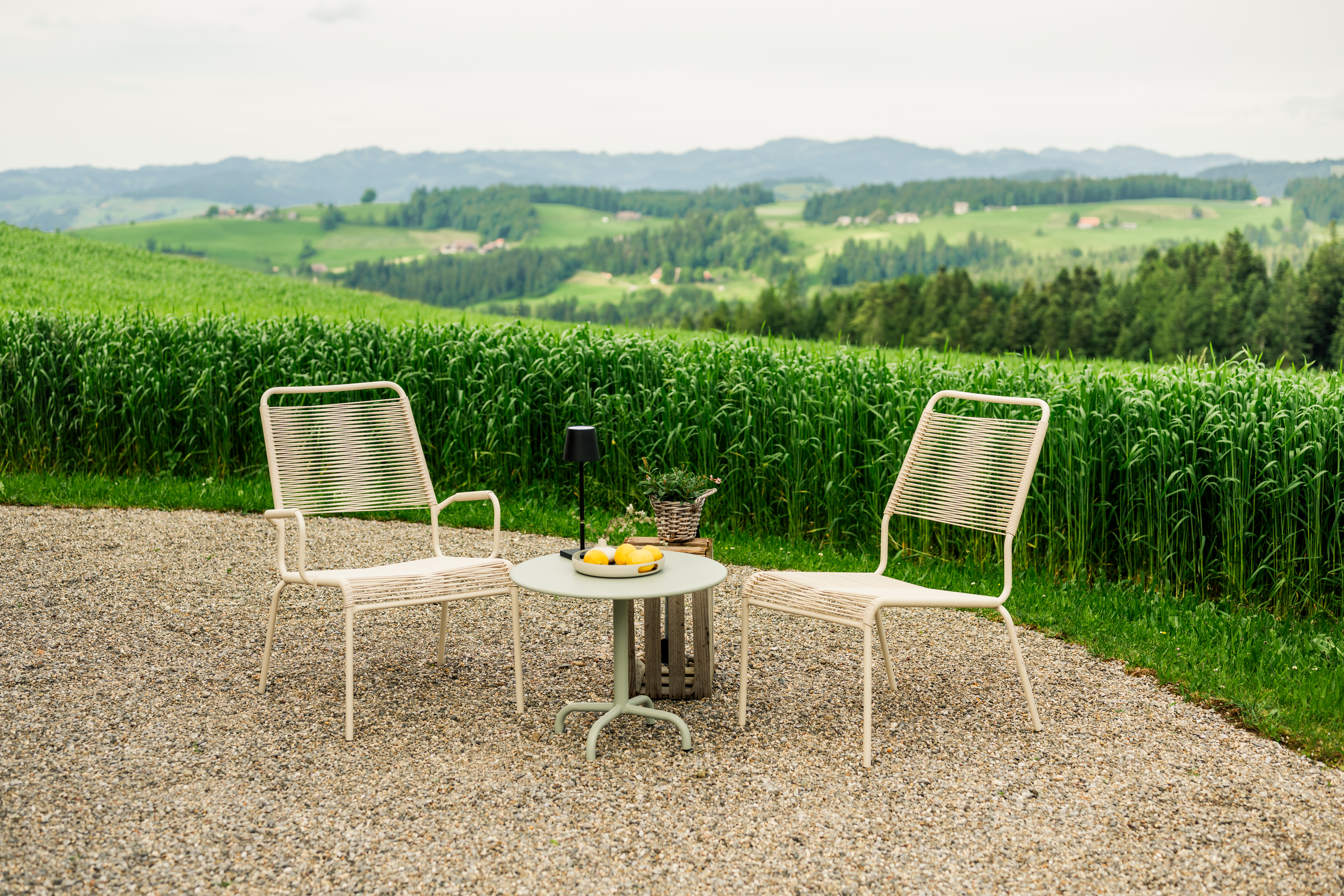 Spaghetti-Salonsessel Rigi von Schaffner / Farbe: Pastellbraun / Grösse: 61 x 77 cm