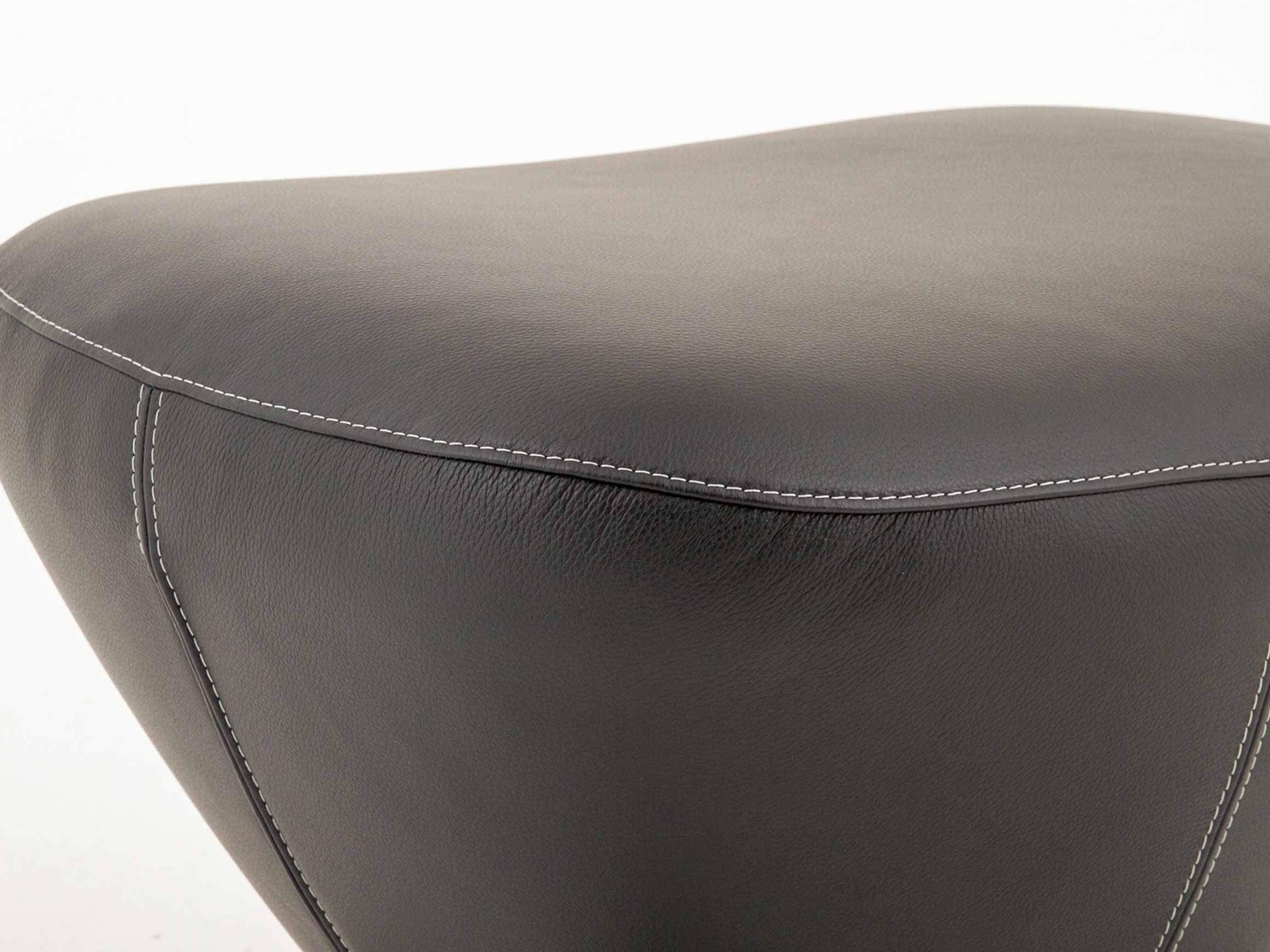 Hocker Caruzzo Leolux