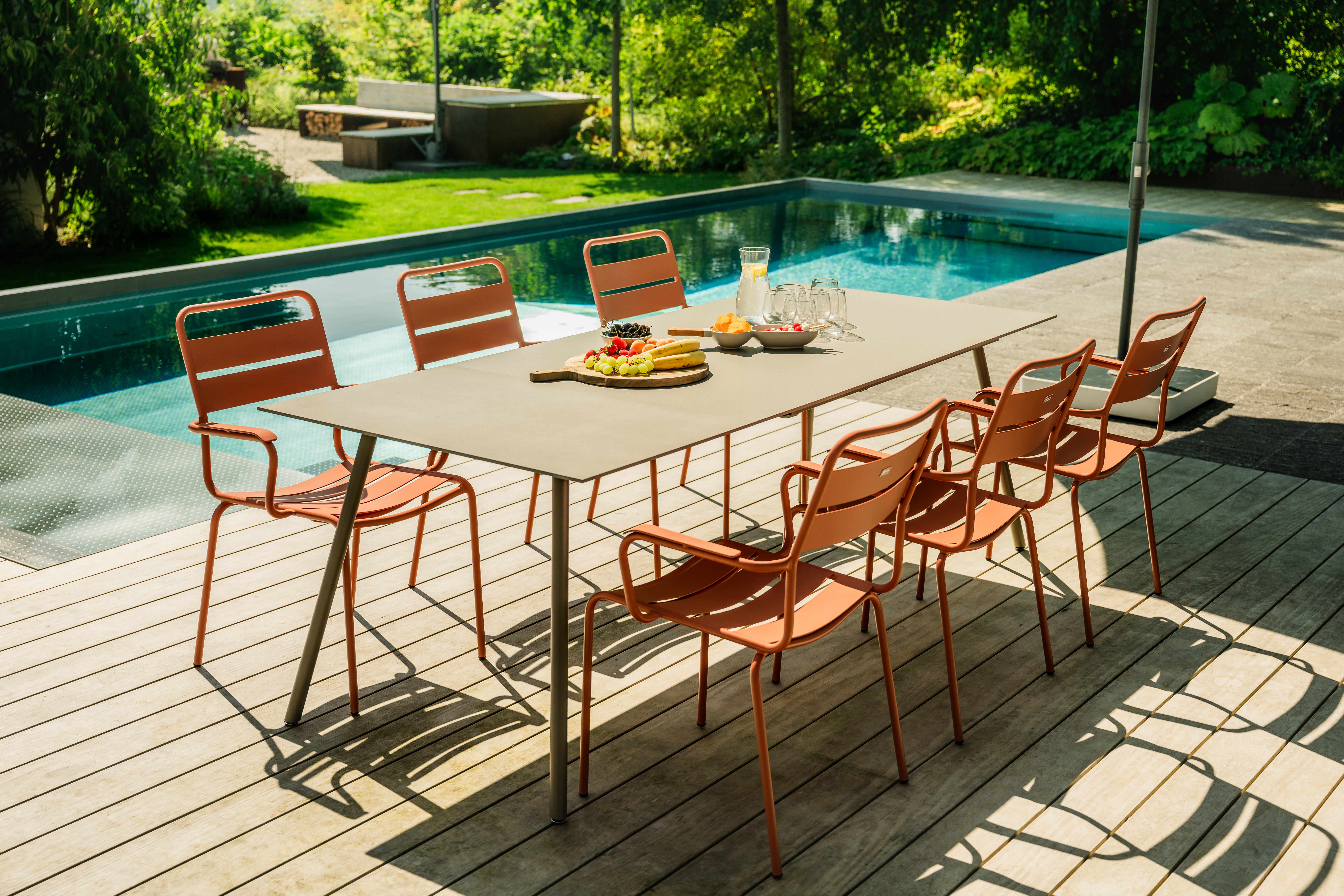 Metall-Lattenstuhl Glarus von Schaffner / Farbe: Pastellsand / Grösse: 52 x 62 cm