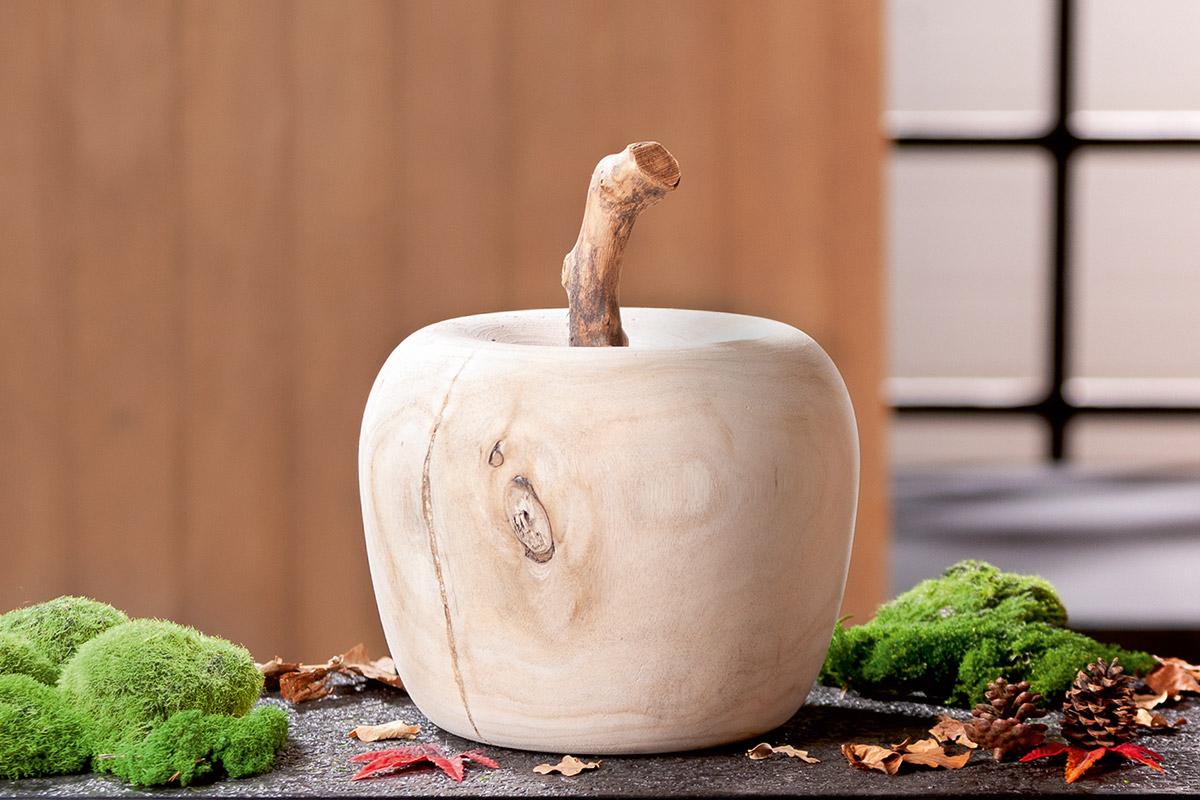 Objet décoratif Pomme, bois H : 26 cm Gilde
