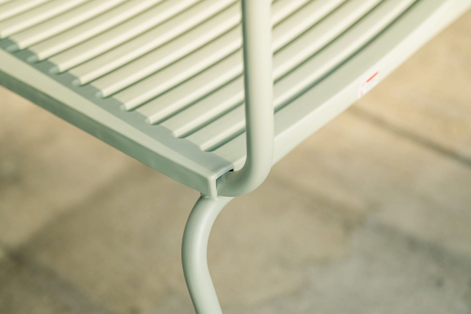 Gartenstuhl Lamello von Schaffner / Farbe: Pastellsand / Grösse: 56 x 59 cm