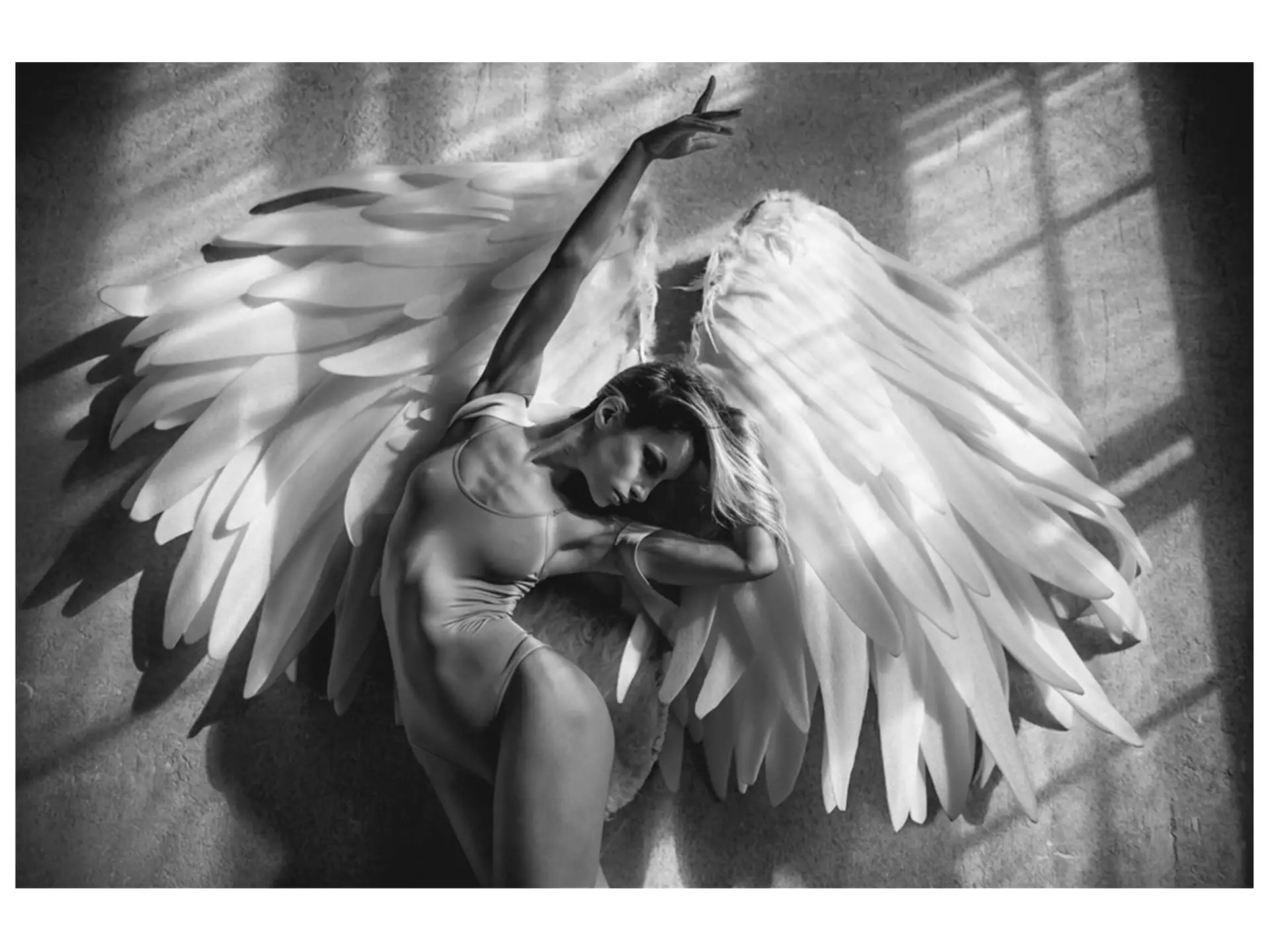 Digitaldruck auf Acrylglas Tänzerin mit Flügeln image LAND / Grösse: 120 x 80 cm