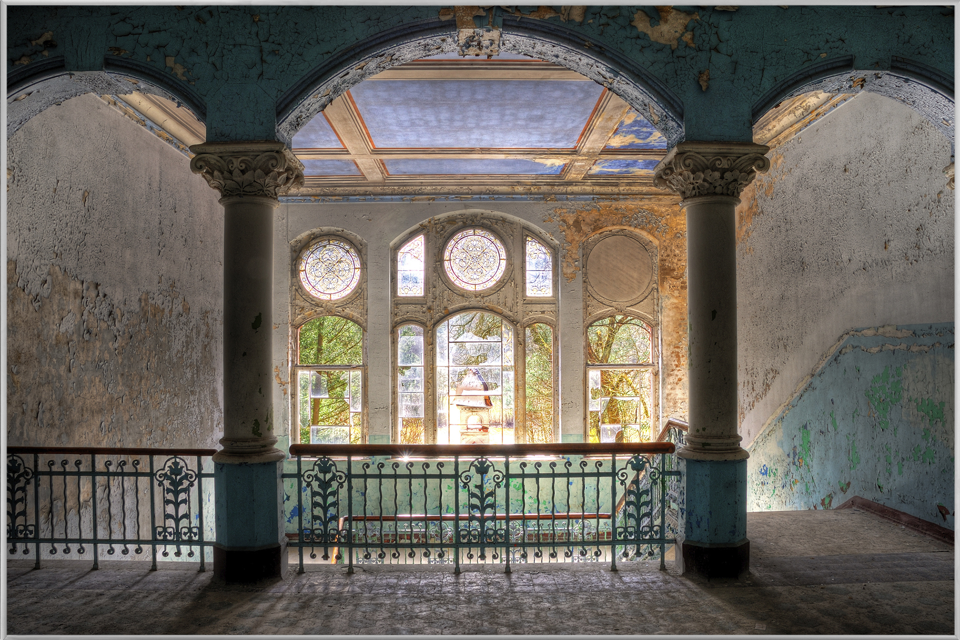 Bild mit Rahmen-Lost Place Treppenhaus 2-image LAND