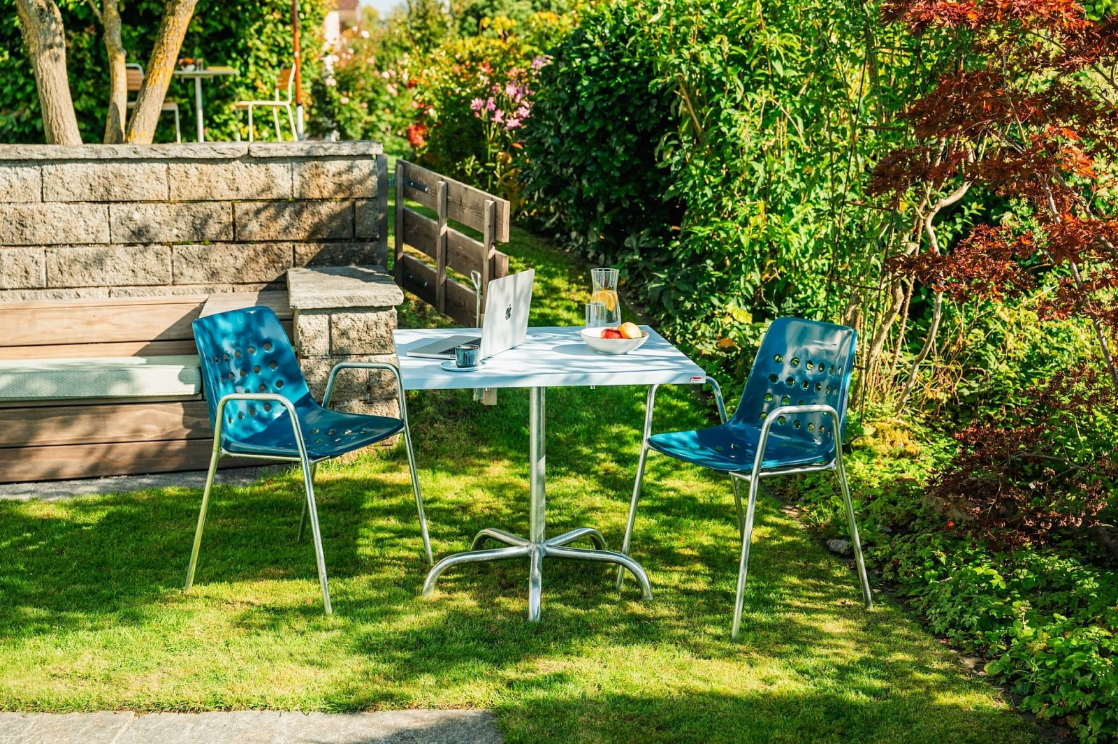 Schalen-Stuhl Bermuda mit Armlehnen von Schaffner / Farbe: Kaliblau / Grösse: 55 x 54 cm