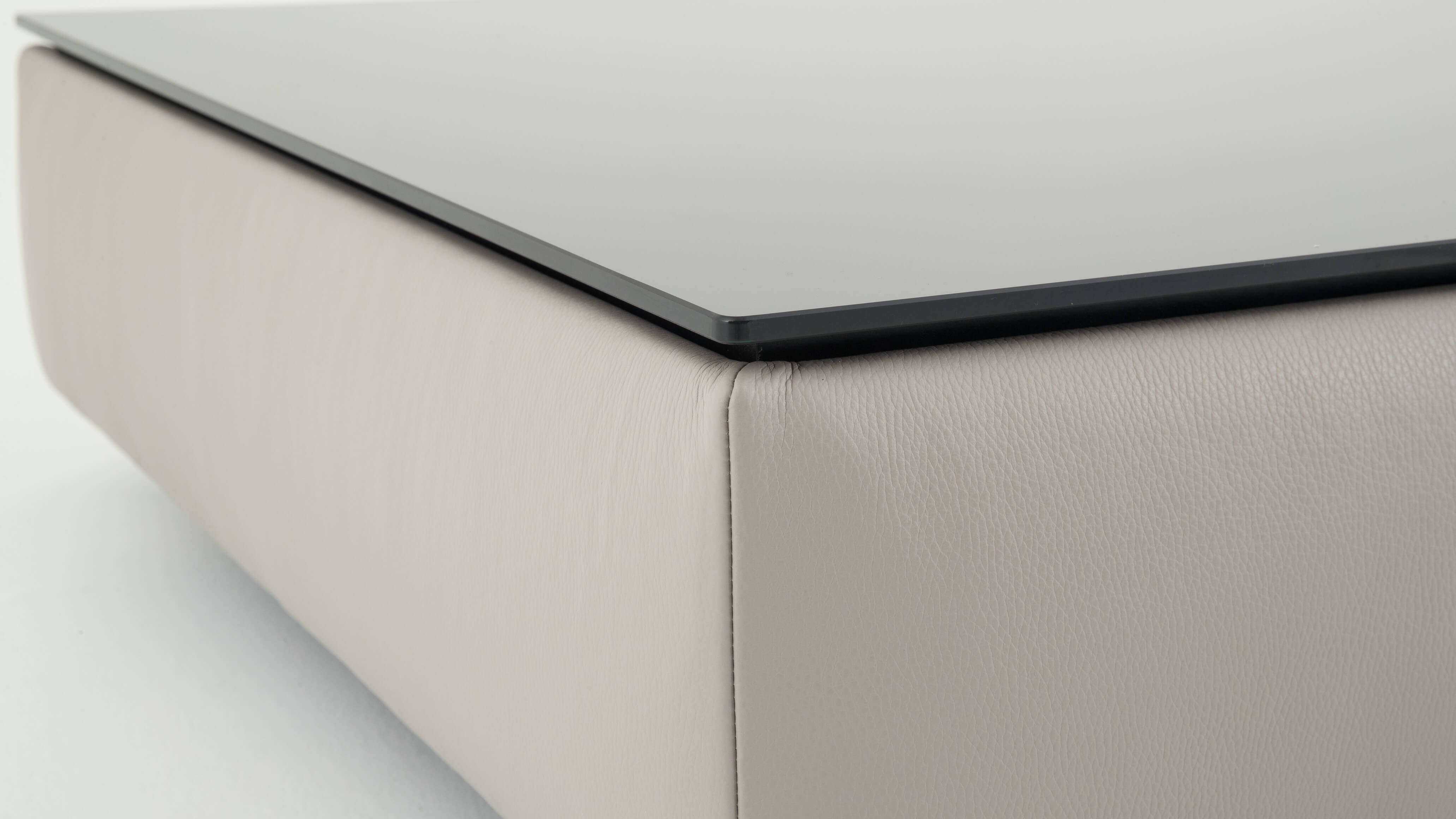 Beistelltisch Ascot JR-T938 Rund, Leder Schwarz, d 39 cm h 54 cm