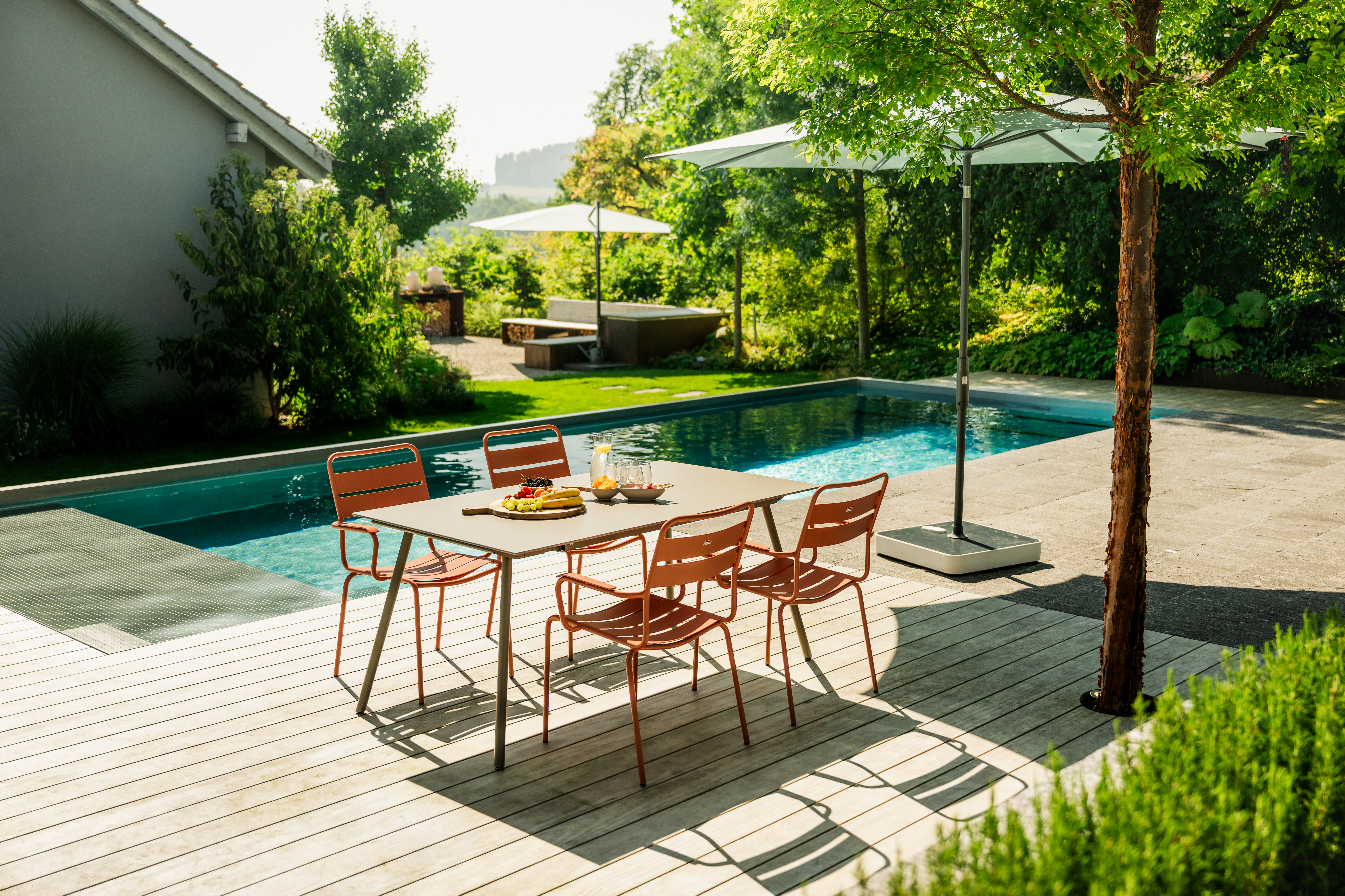 Glasfaser-Tisch Locarno von Schaffner / Farbe: Rot / Grösse: 160 x 90 cm