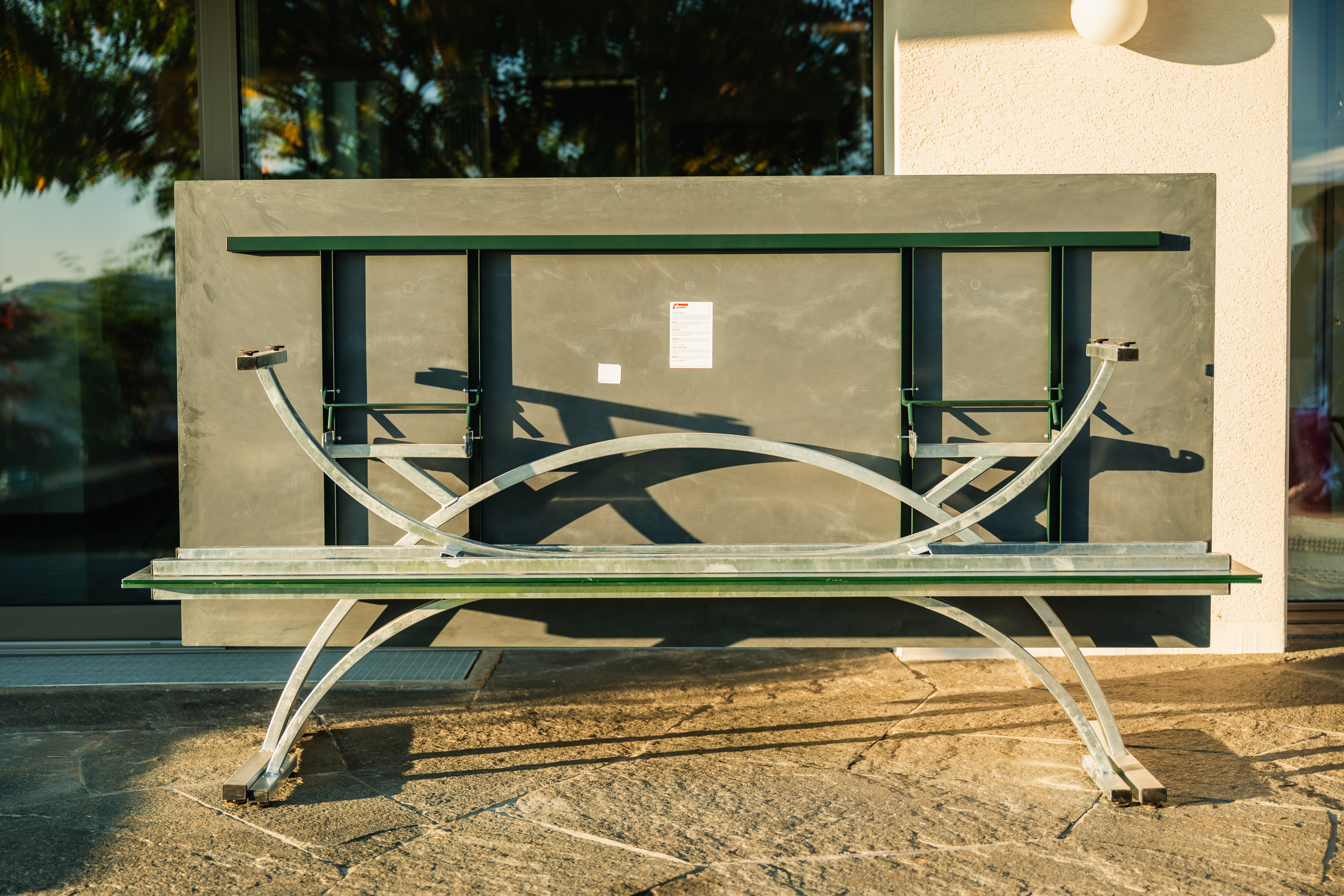 Gartenbank Bernadino von Schaffner / Farbe: Pastellgrün / Grösse: 220 x 32 cm