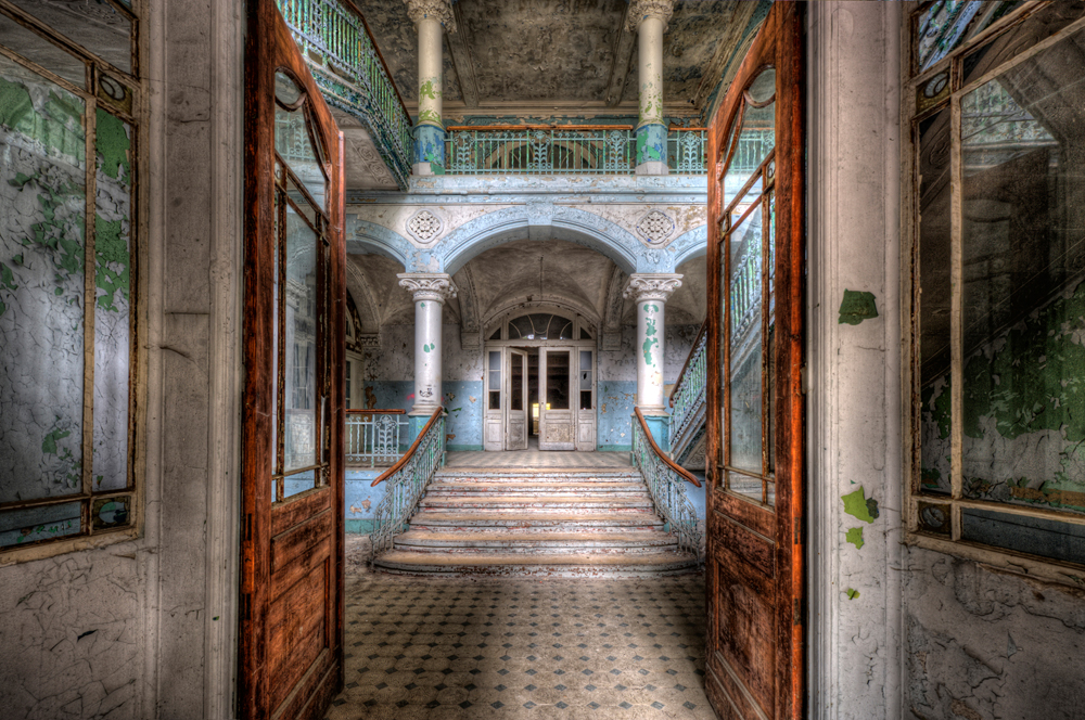 Alubild Lost Place Treppe 2 image LAND
