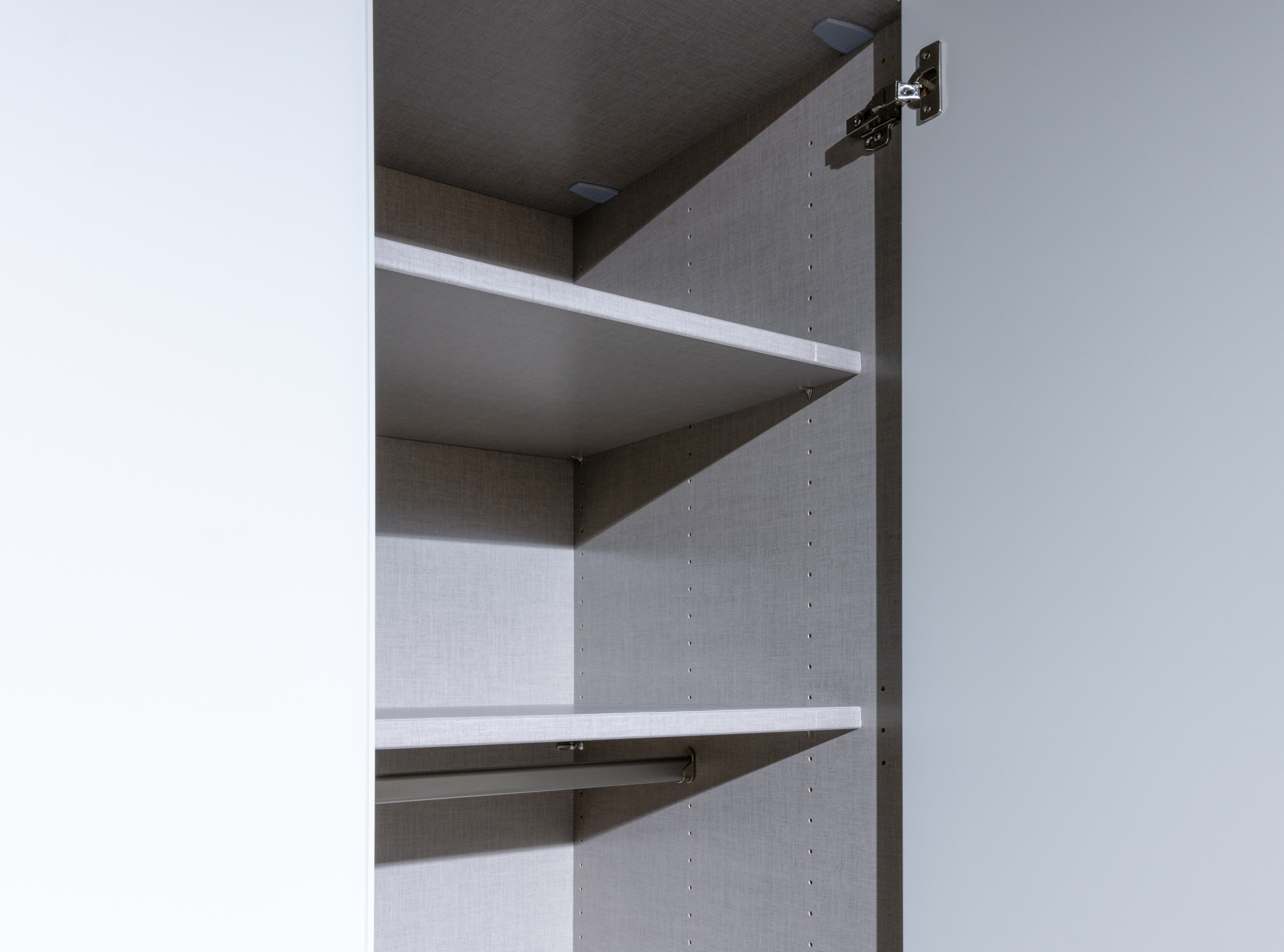 Drehtürenschrank Scalea Möbelwerke / Farbe: Champagner / Grösse: 300 x 59 cm