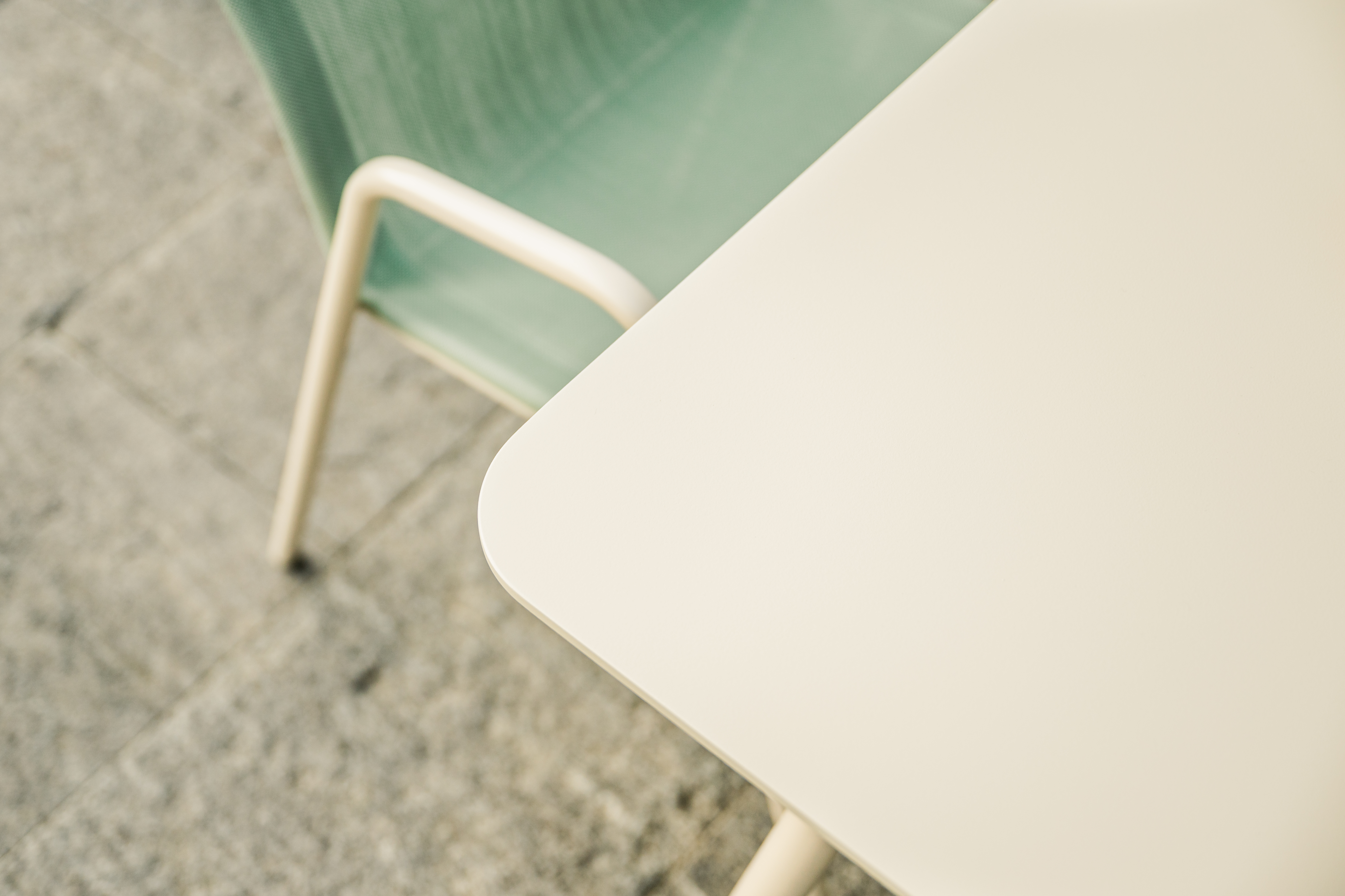 Glasfaser-Tisch Locarno Edge von Schaffner / Farbe: Terracotta / Grösse: 160 x 90 cm