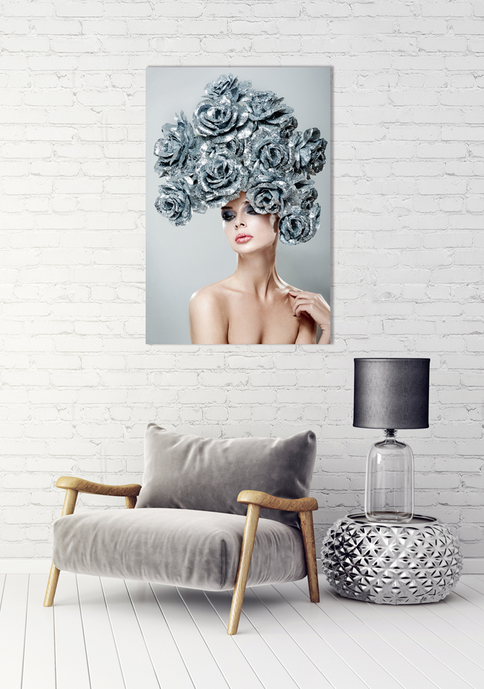 Alubild-Schönheit mit Silbernen Rosen-image LAND