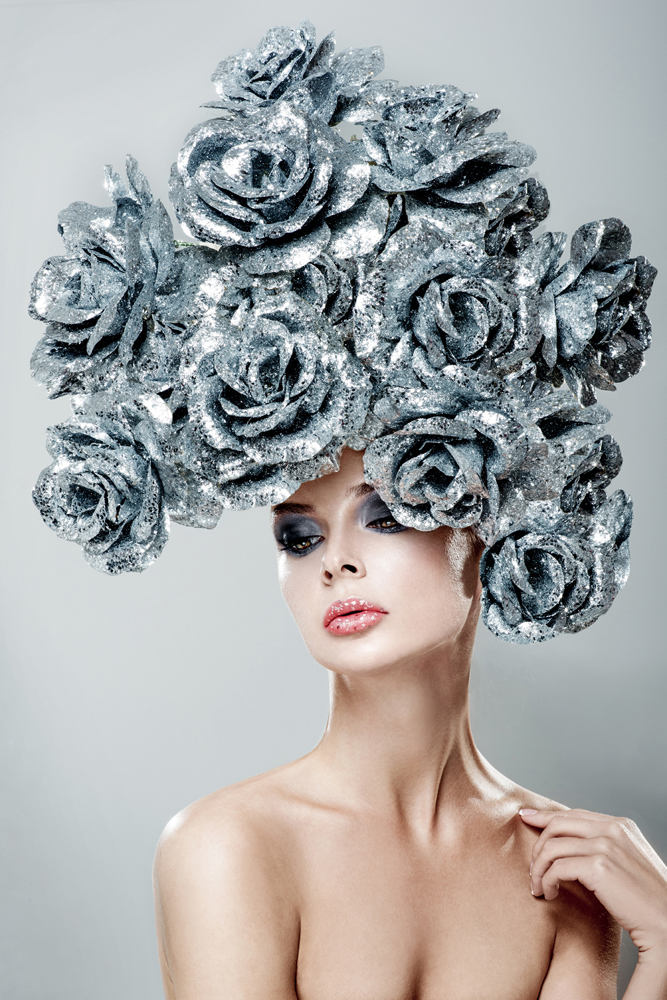 Alubild-Schönheit mit Silbernen Rosen-image LAND