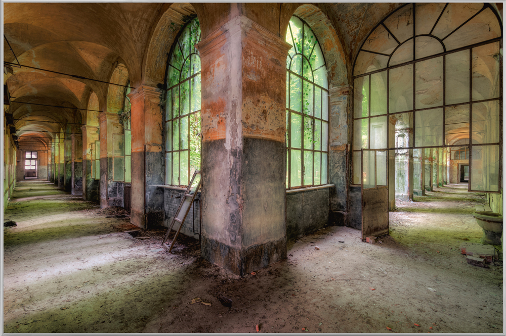 Bild mit Rahmen-Verlassener Flur-image LAND