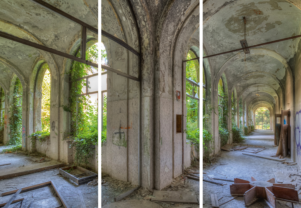 Alubild Lost Place Geteilter Flur image LAND