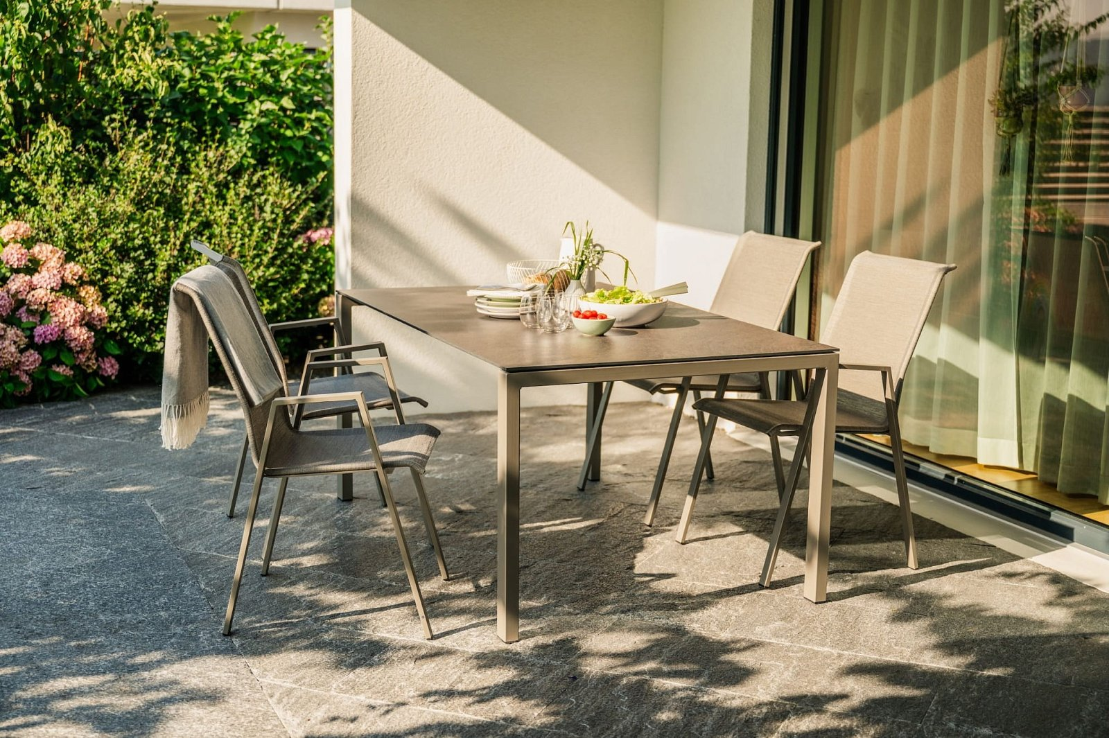 Auszugstisch Luzern von Schaffner / Farbe: Pastellblau / Grösse: 220/280 x 100 cm