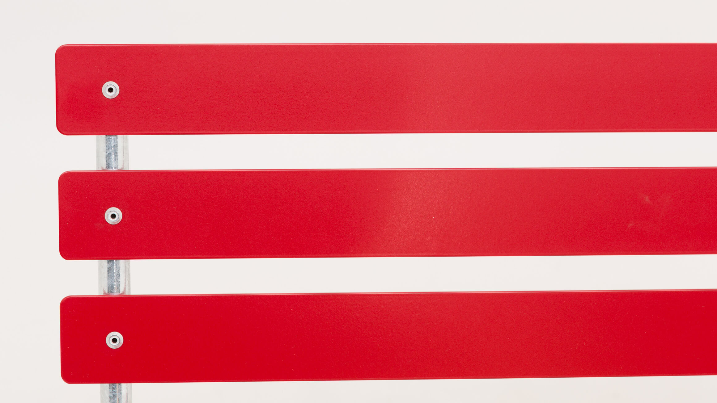 Gartenbank Ascona von Schaffner / Farbe: Rot / Grösse: 134 x 54 cm