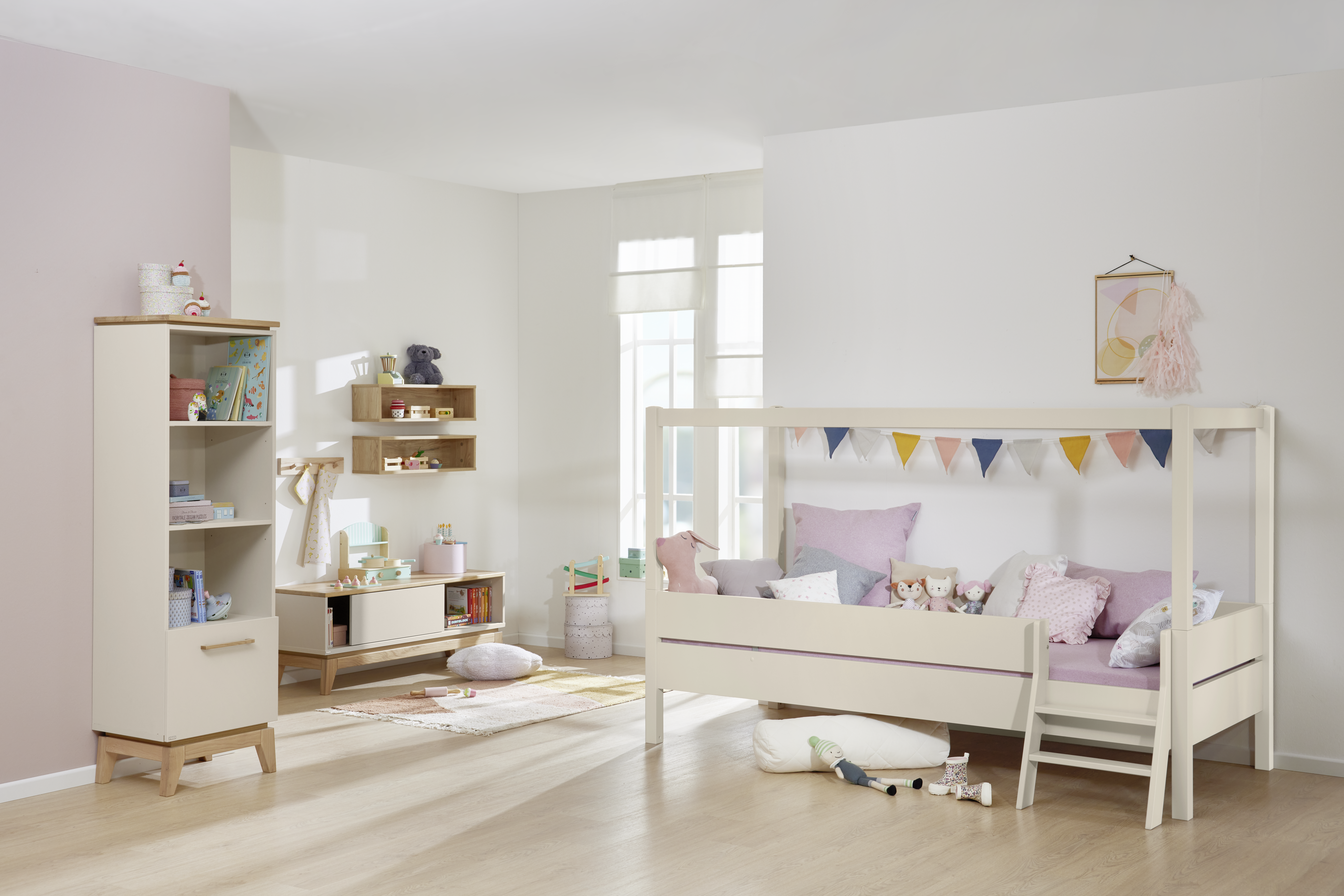 Bett Tiago Paidi / Farbe: Kreideweiss