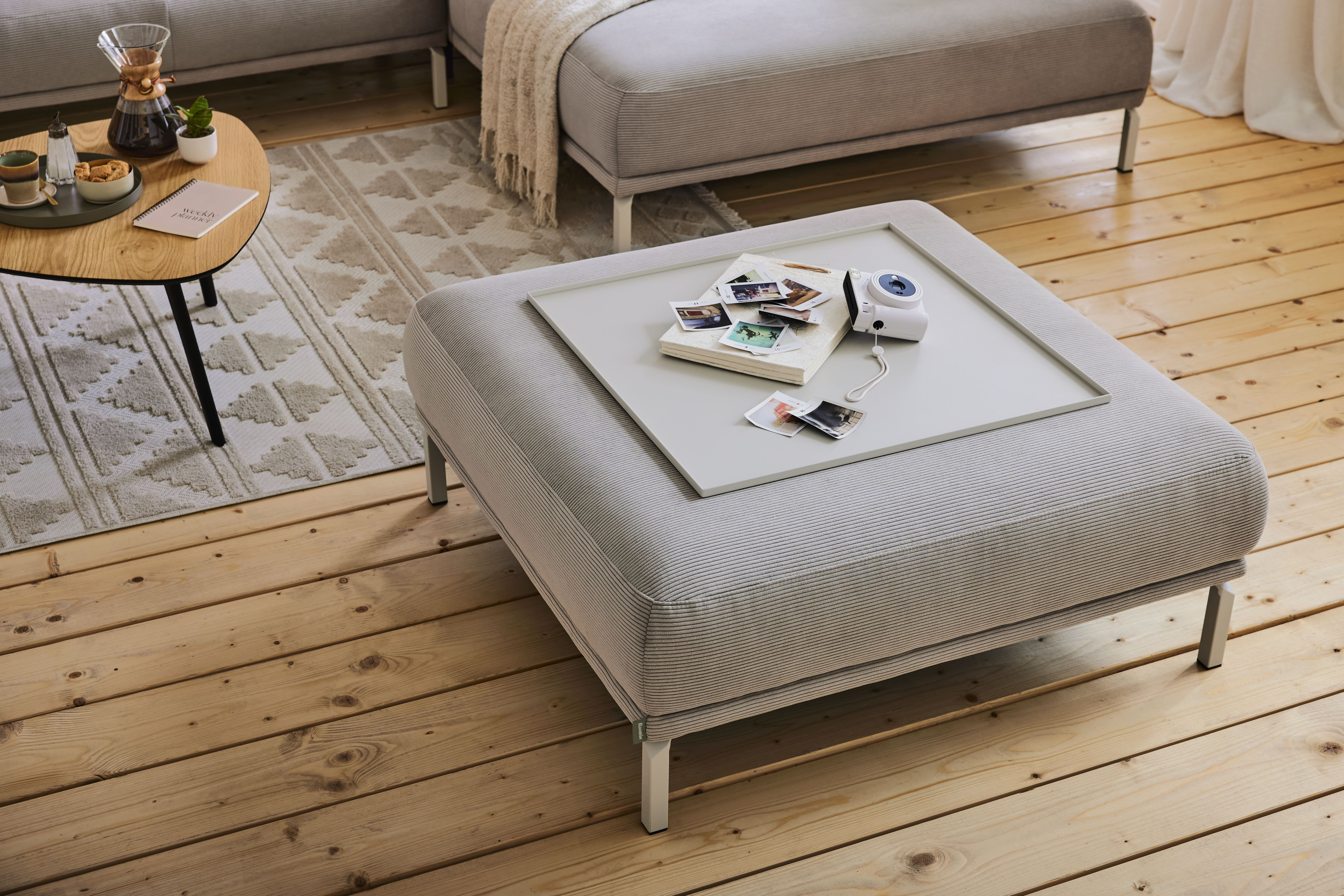 Hocker No. 4106 von Roomio / Farbe: Sand