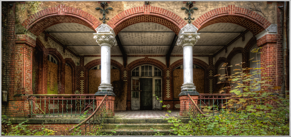 Bild mit Rahmen-Lost Place-image LAND