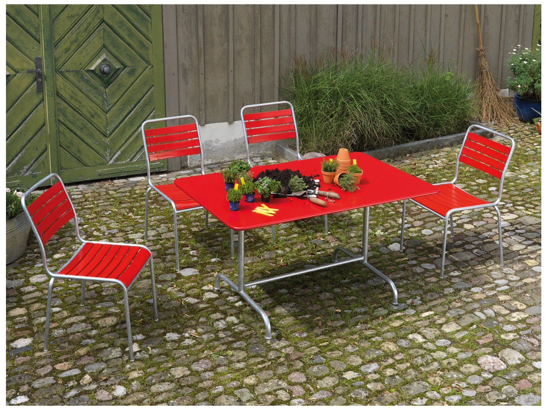 Metall-Tisch Rigi Schaffner / Farbe: Tannengrün