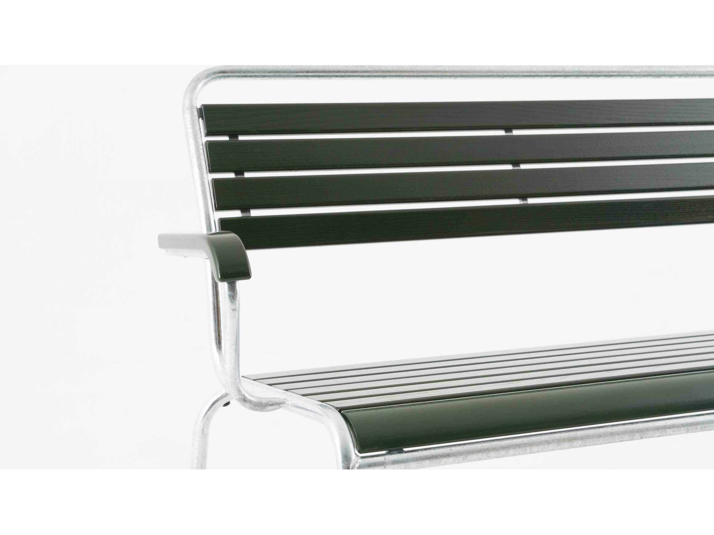 Holzlatten-Bank Rigi mit Armlehnen Schaffner / Farbe: Tannengrün