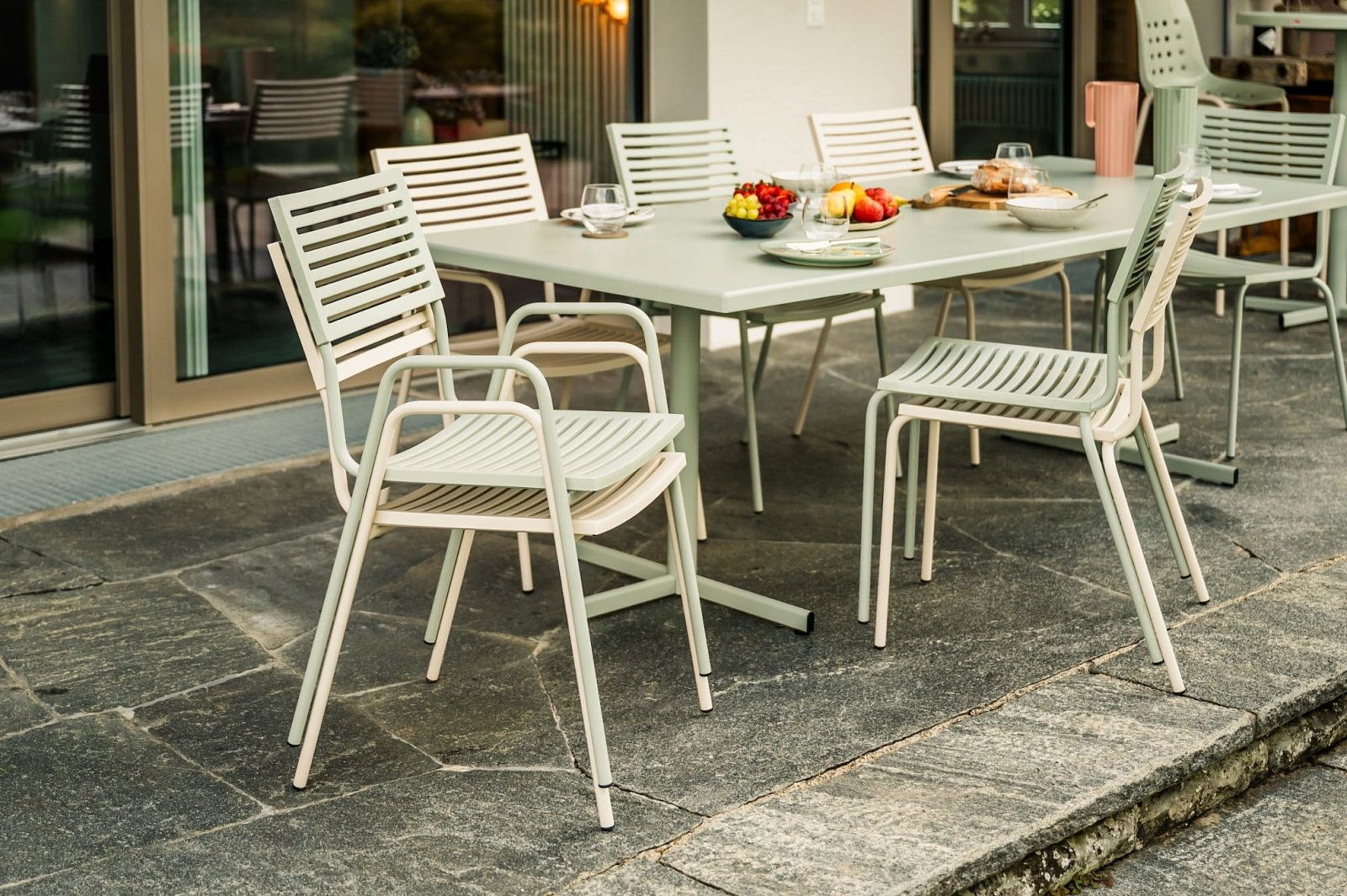 Gartenstuhl Lamello von Schaffner / Farbe: Pastellsand / Grösse: 56 x 59 cm