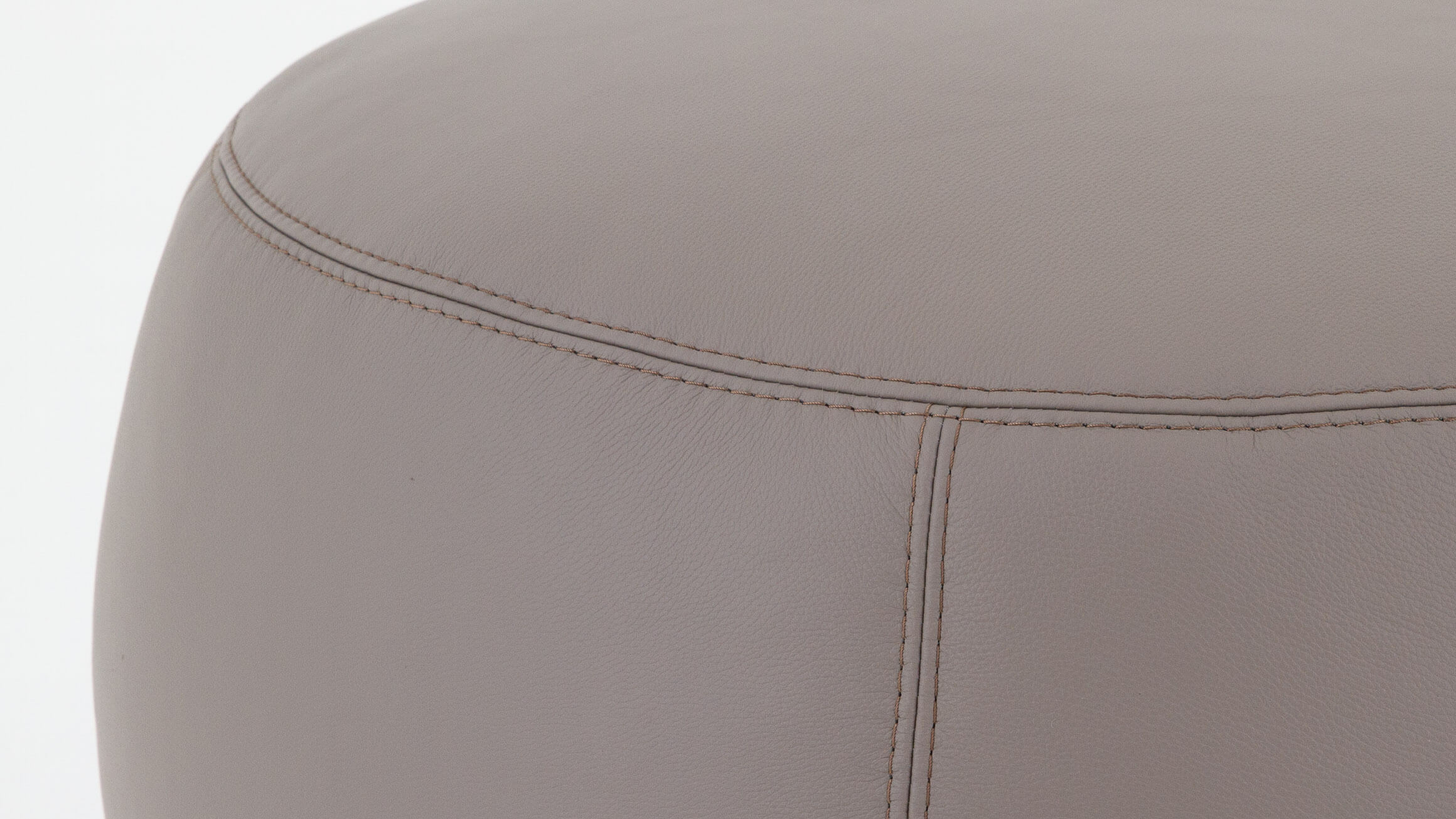 Hocker Annabelle Candy / Farbe: Asphalt / Material: Leder